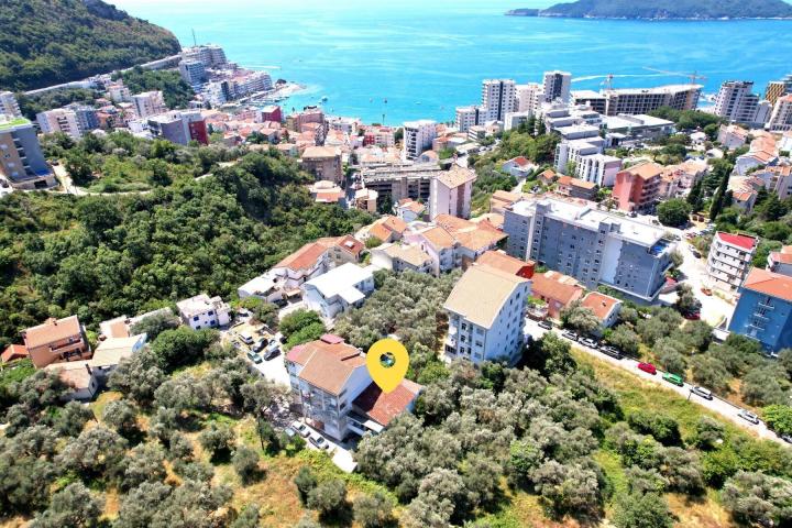 Kuća na prodaju, samo 150m od hotela Queen u Bečićima - Površine 165m2