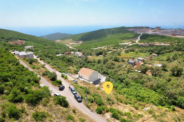 PROSTRAN PLAC SA POGLEDOM NA MORE U VIŠNJEVU, KOTORSKA OPŠTINA 1587M2