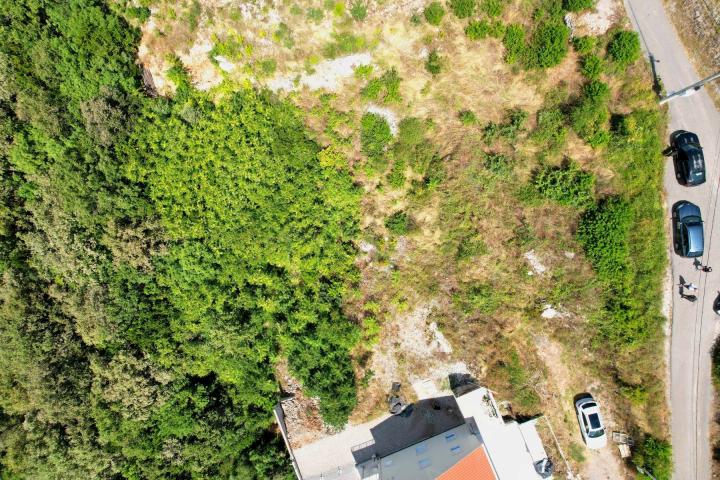 PROSTRAN PLAC SA POGLEDOM NA MORE U VIŠNJEVU, KOTORSKA OPŠTINA 1587M2