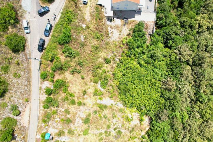 PROSTRAN PLAC SA POGLEDOM NA MORE U VIŠNJEVU, KOTORSKA OPŠTINA 1587M2