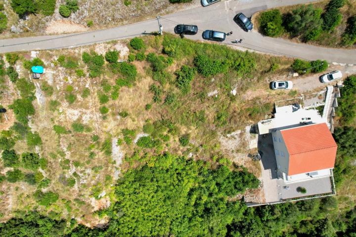 PROSTRAN PLAC SA POGLEDOM NA MORE U VIŠNJEVU, KOTORSKA OPŠTINA 1587M2