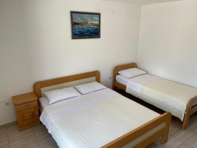 Prostrana Kuća 828m2 sa Pogledom na More- Budva, Babin Do