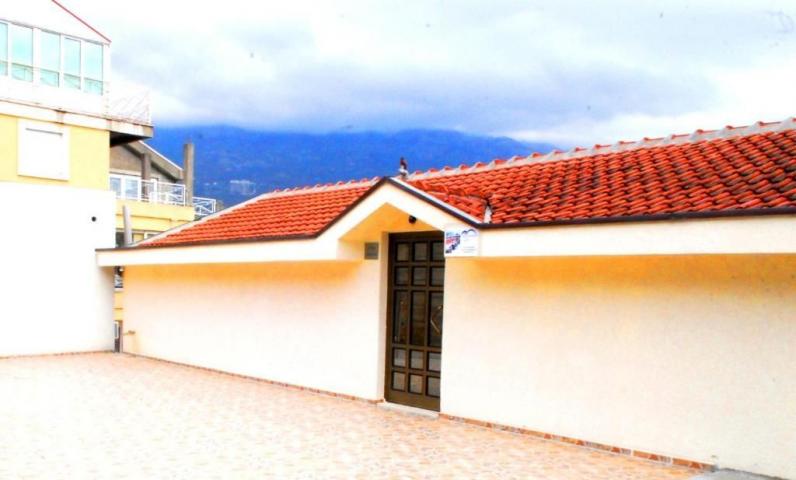 Prostrana Kuća 828m2 sa Pogledom na More- Budva, Babin Do