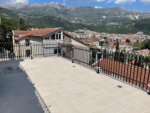 Prostrana Kuća 828m2 sa Pogledom na More- Budva, Babin Do