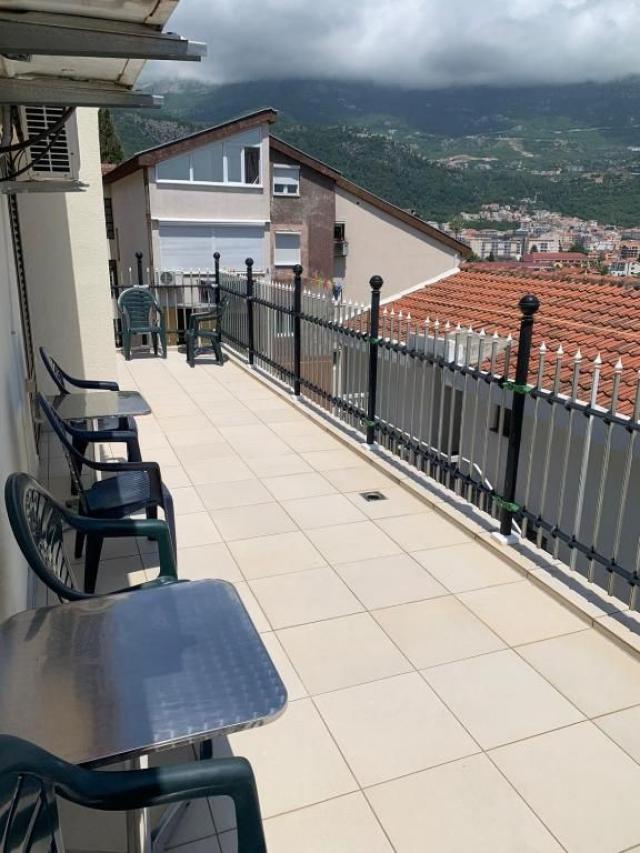 Prostrana Kuća 828m2 sa Pogledom na More- Budva, Babin Do
