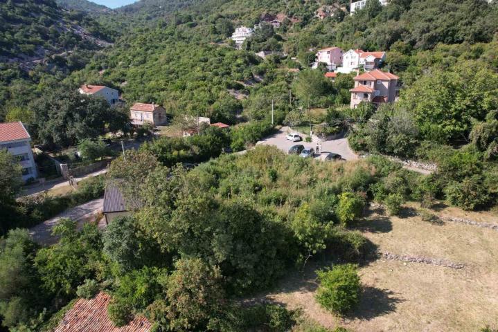 Plac 1515m2 sa gradjevinskom dozvolom u Budvi. 