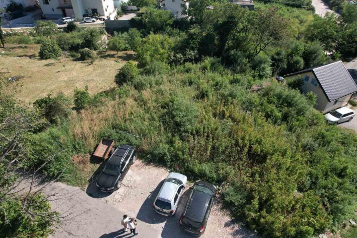 Plac 1515m2 sa gradjevinskom dozvolom u Budvi. 