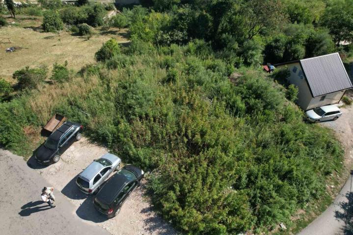 Plac 1515m2 sa gradjevinskom dozvolom u Budvi. 