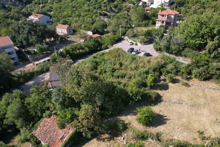 Plac 1515m2 sa gradjevinskom dozvolom u Budvi. 