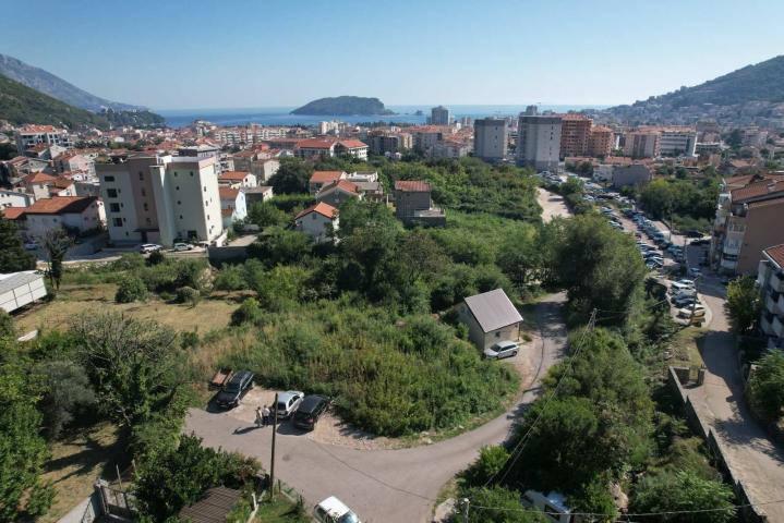 Plac 1515m2 sa gradjevinskom dozvolom u Budvi. 