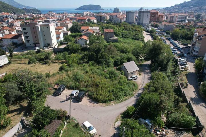 Plac 1515m2 sa gradjevinskom dozvolom u Budvi. 