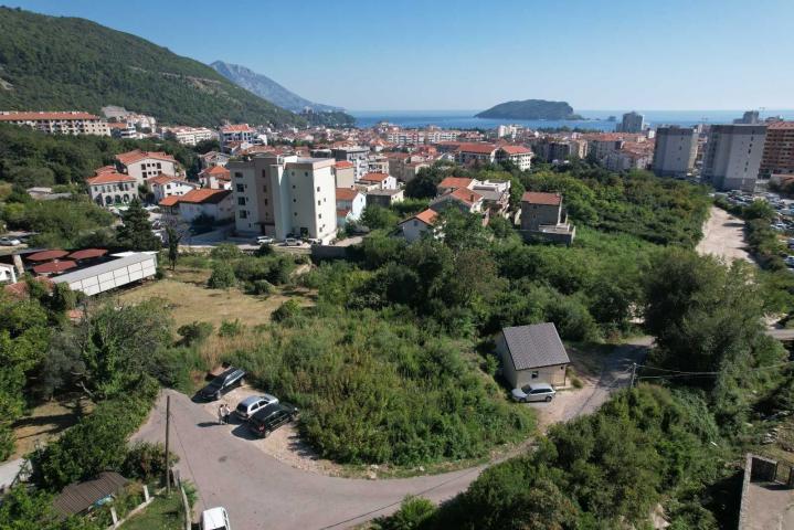 Plac 1515m2 sa gradjevinskom dozvolom u Budvi. 