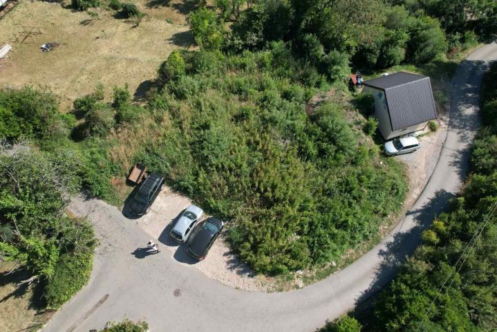Plac 1515m2 sa gradjevinskom dozvolom u Budvi. 