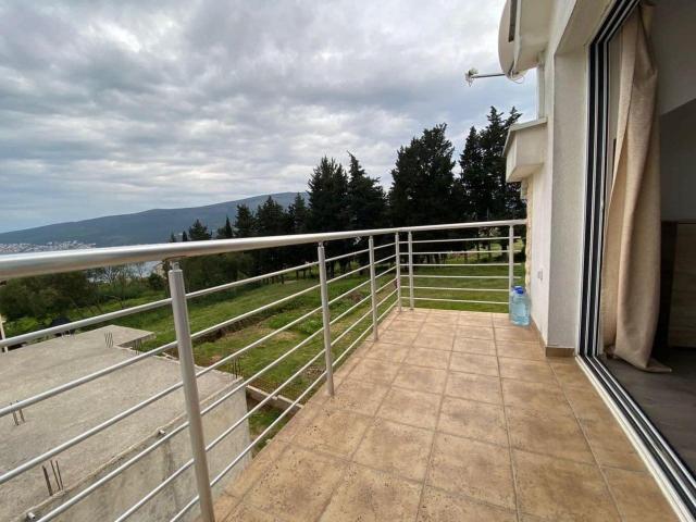 Prodaja trosobnog duplex stana 100m² sa panoramskim pogledom na more – Baošići, Herceg Novi