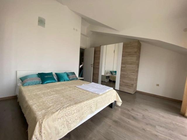 Prodaja trosobnog duplex stana 100m² sa panoramskim pogledom na more – Baošići, Herceg Novi