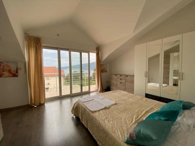 Prodaja trosobnog duplex stana 100m² sa panoramskim pogledom na more – Baošići, Herceg Novi