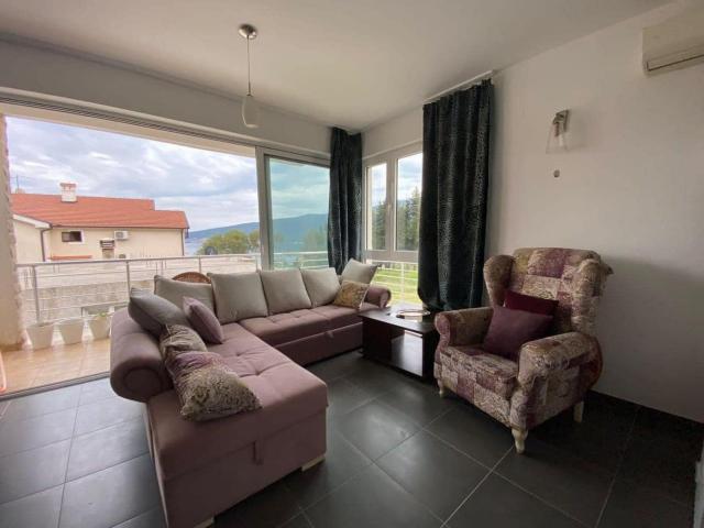 Prodaja trosobnog duplex stana 100m² sa panoramskim pogledom na more – Baošići, Herceg Novi