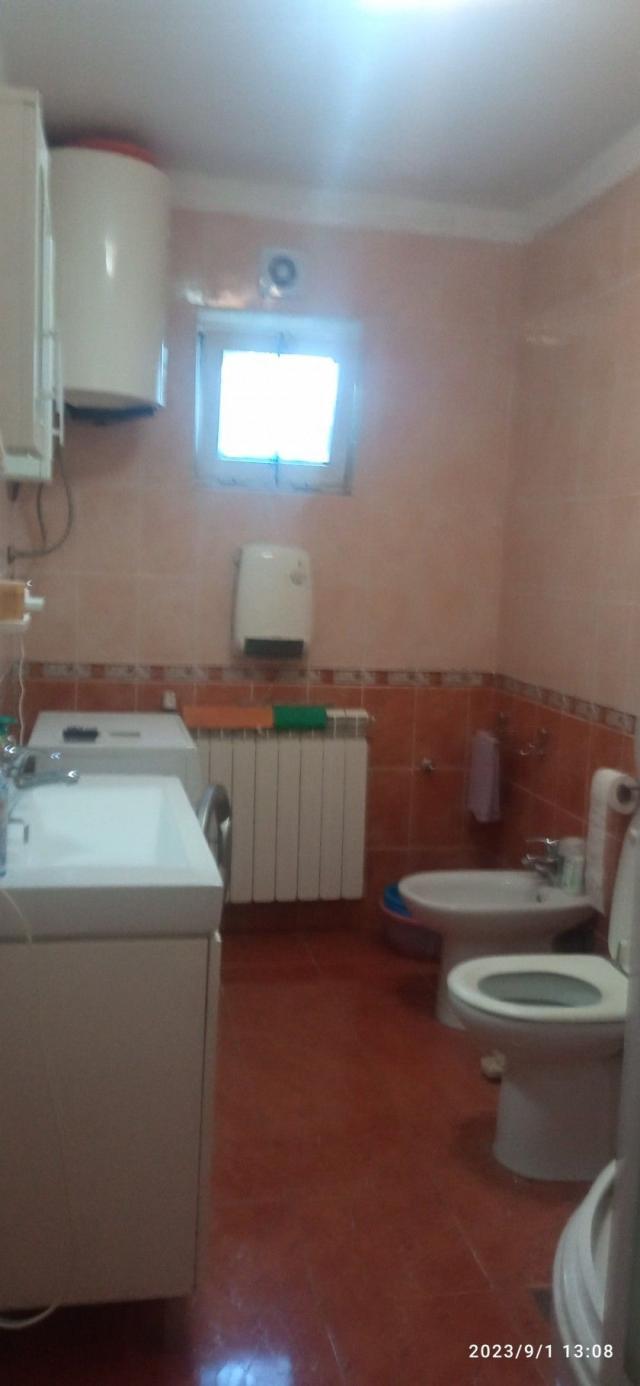 Prodaje se kuca u Baru