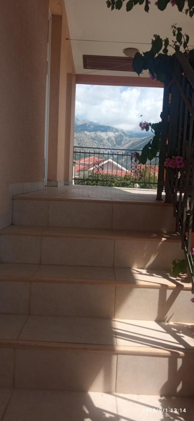 Prodaje se kuca u Baru