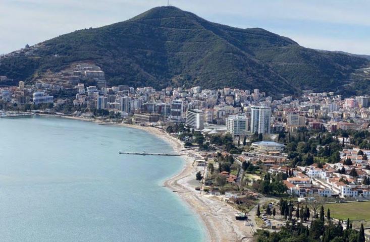 Trosoban stan 172.61m2 sa pogledom na more i grad u novom Hotelsko apartmanskom kompleksu na prvoj l