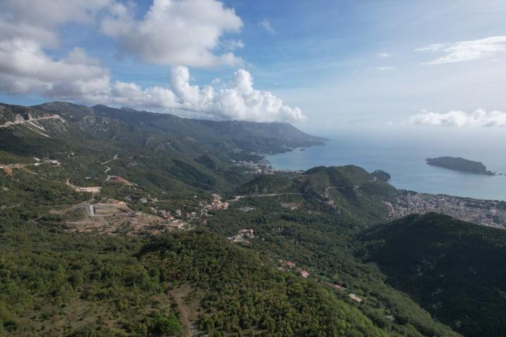 Plac 4000m2 sa Pogledom na Budvansku Rivijeru u Lapcicima