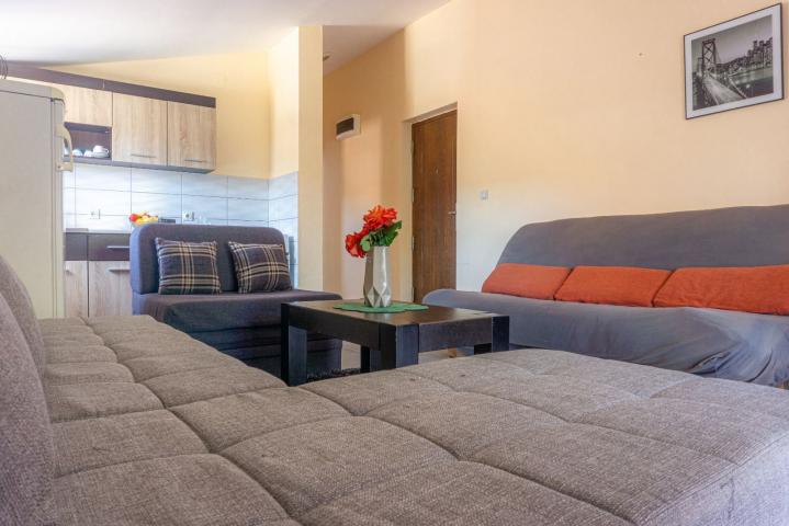 Trospratna kuca apartmanskog tipa, Lastva Grbaljska-Budva