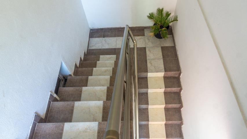 Trospratna kuca apartmanskog tipa, Lastva Grbaljska-Budva