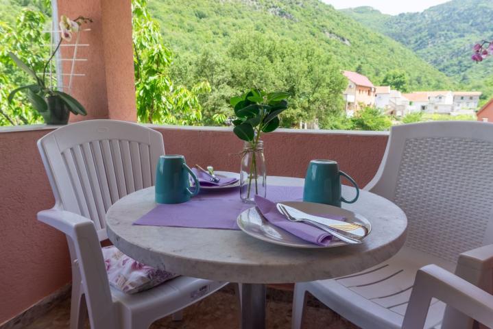 Trospratna kuca apartmanskog tipa, Lastva Grbaljska-Budva