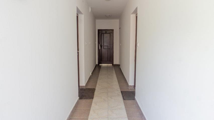 Trospratna kuca apartmanskog tipa, Lastva Grbaljska-Budva