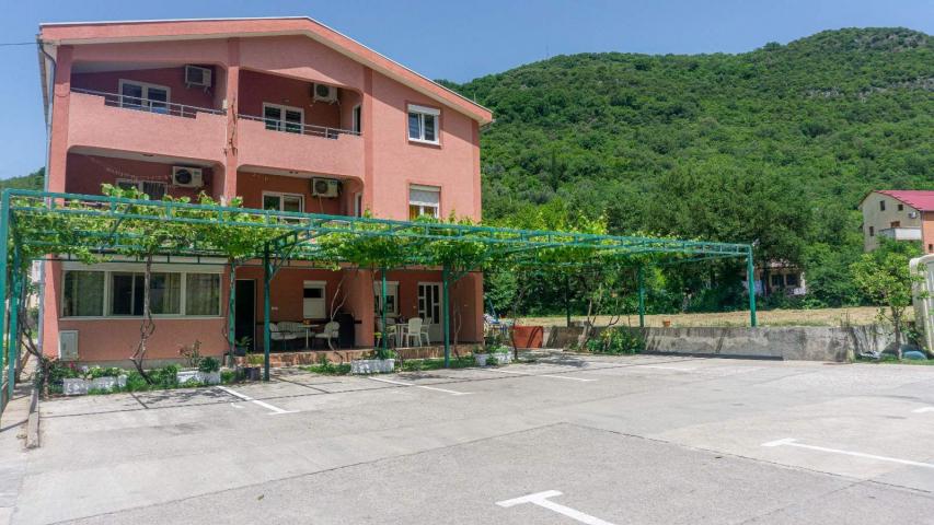 Trospratna kuca apartmanskog tipa, Lastva Grbaljska-Budva
