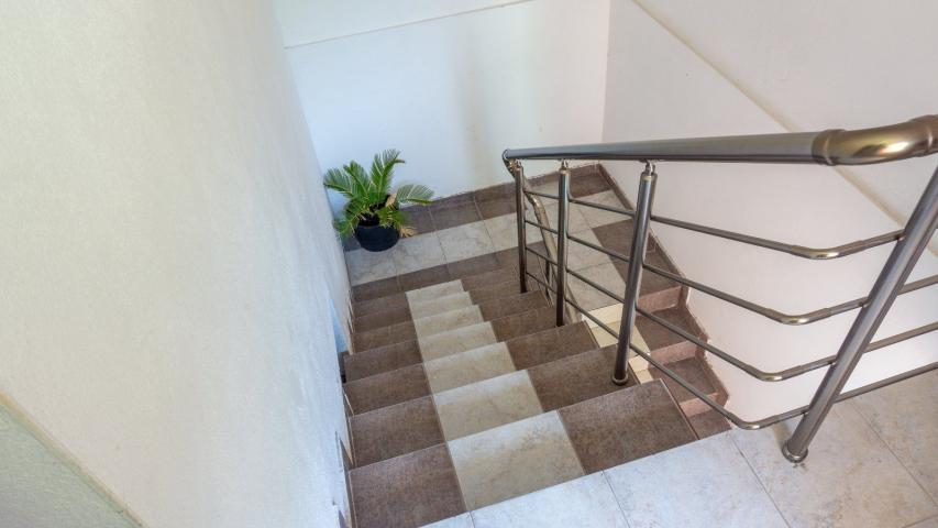 Trospratna kuca apartmanskog tipa, Lastva Grbaljska-Budva