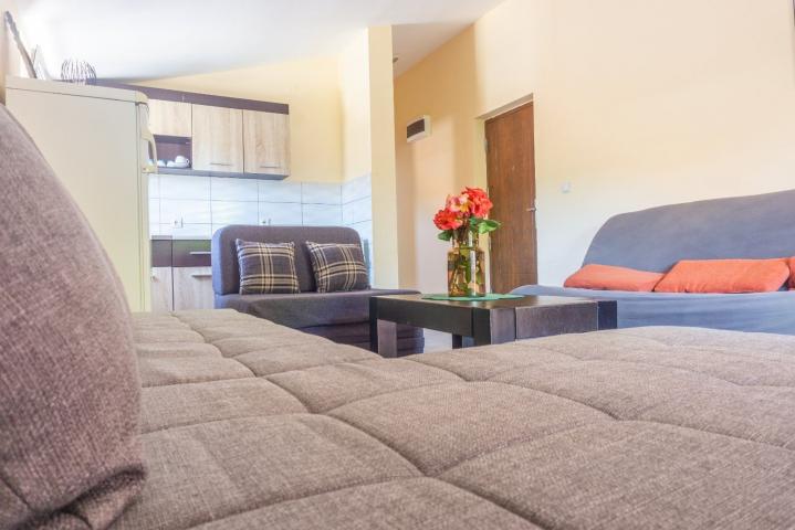 Trospratna kuca apartmanskog tipa, Lastva Grbaljska-Budva