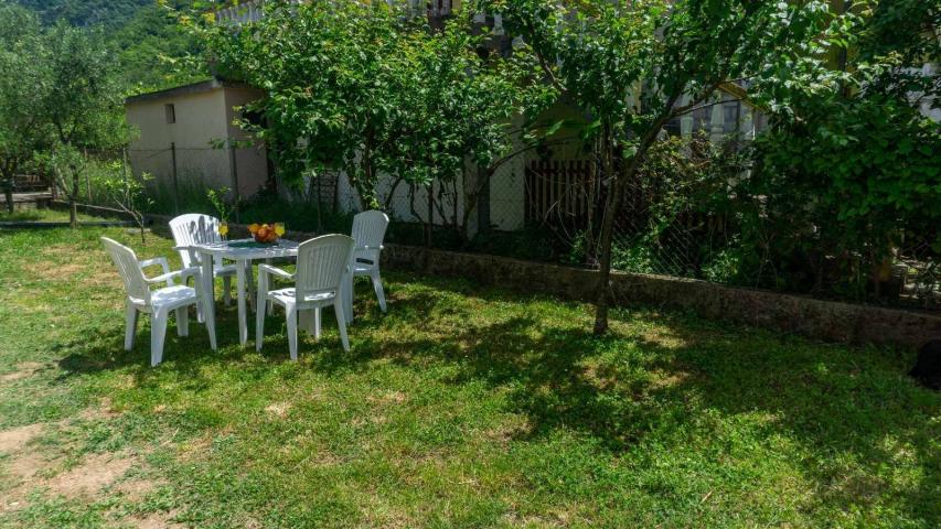 Trospratna kuca apartmanskog tipa, Lastva Grbaljska-Budva