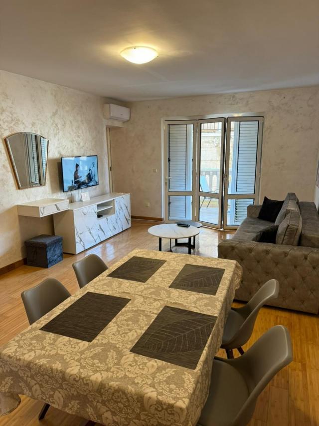 Prodaja jednosobnog stana 53 m² – Pržno, 100 m od mora