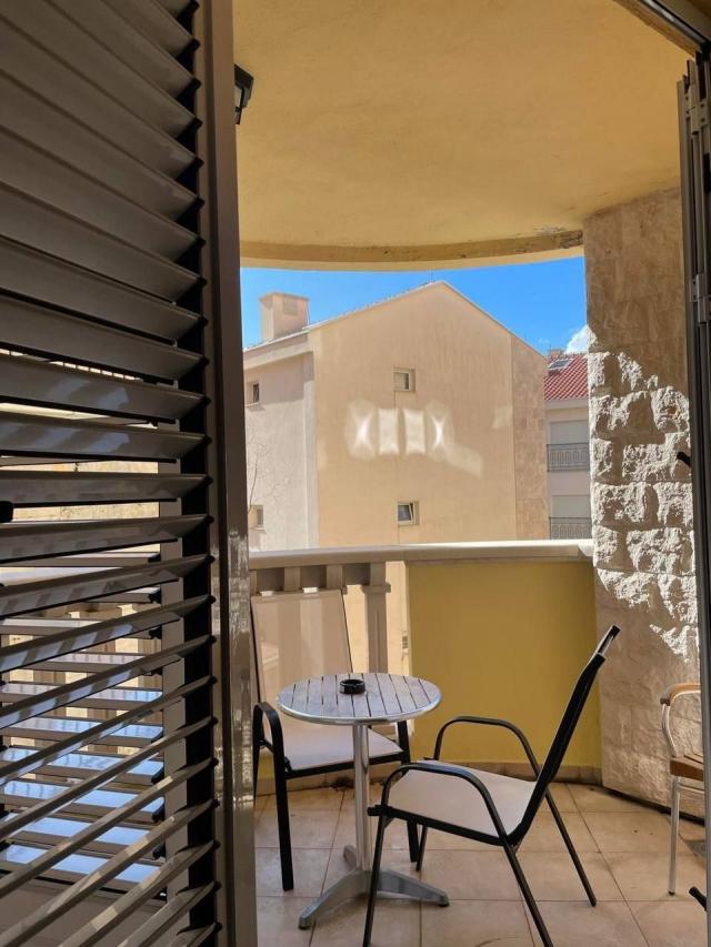 Prodaja jednosobnog stana 53 m² – Pržno, 100 m od mora