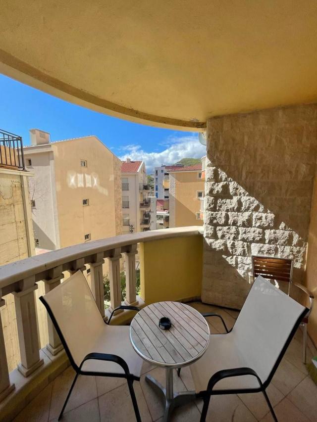 Prodaja jednosobnog stana 53 m² – Pržno, 100 m od mora