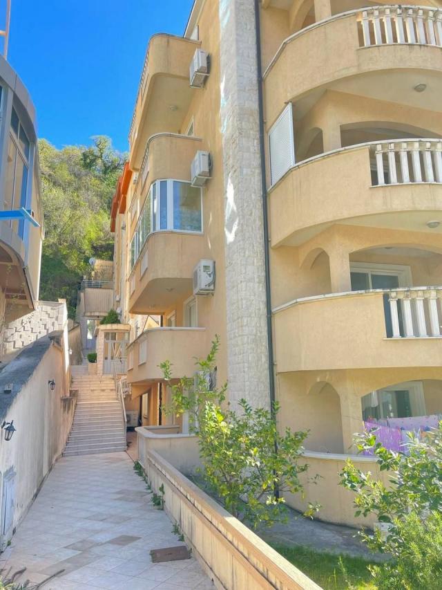 Prodaja jednosobnog stana 53 m² – Pržno, 100 m od mora