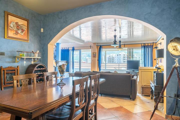 Dupleks apartman sa pogledom na more u centru Budve