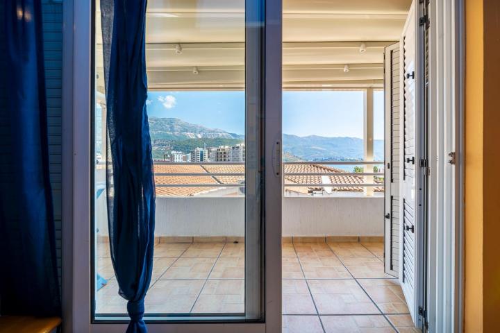 Dupleks apartman sa pogledom na more u centru Budve