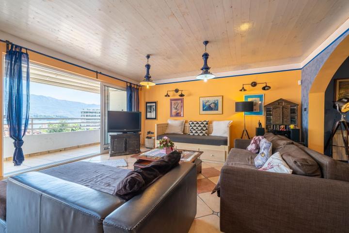 Dupleks apartman sa pogledom na more u centru Budve