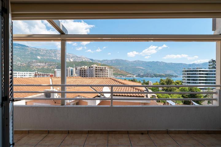 Dupleks apartman sa pogledom na more u centru Budve