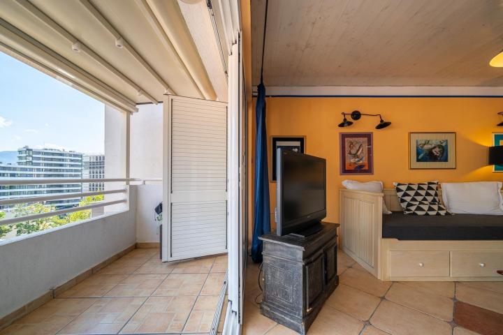 Dupleks apartman sa pogledom na more u centru Budve