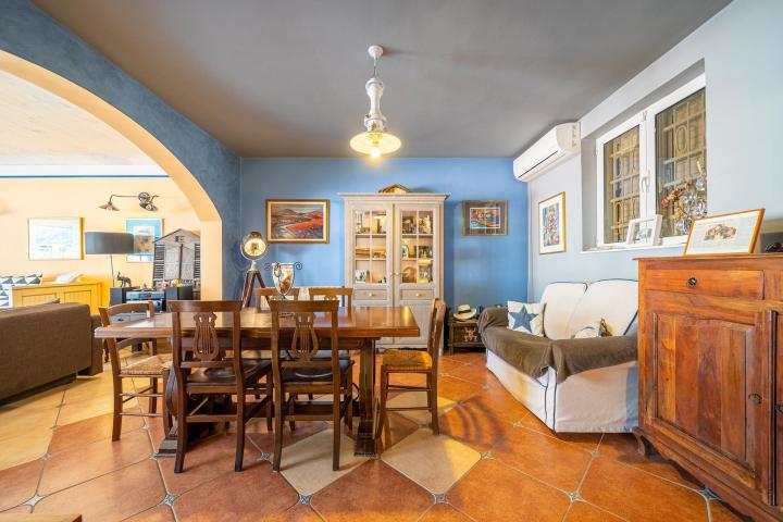 Dupleks apartman sa pogledom na more u centru Budve
