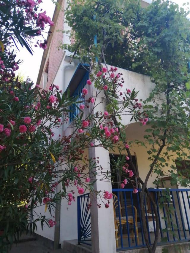 Dve kuće s pogledom na more Kamenovo, Budva