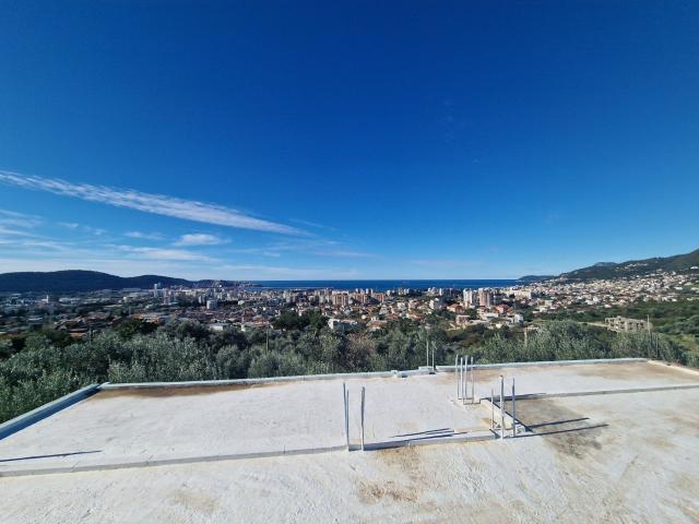 Plac 2400m2 sa ucrtanom kucom od 154m2 u Baru