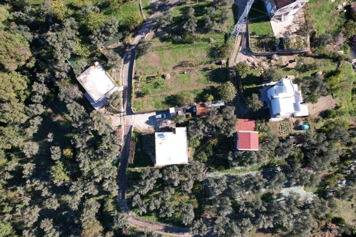 Plac 2400m2 sa ucrtanom kucom od 154m2 u Baru