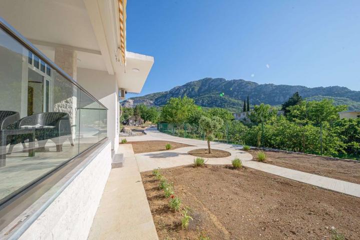 Kuća 100m2 sa prostranim placem od 1703m2 u Djurmanima, opstina Bar