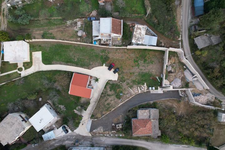 Kuća 100m2 sa prostranim placem od 1703m2 u Djurmanima, opstina Bar