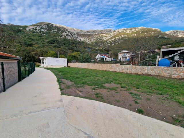 Kuća 100m2 sa prostranim placem od 1703m2 u Djurmanima, opstina Bar