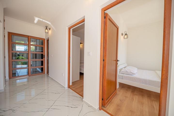 Kuća 100m2 sa prostranim placem od 1703m2 u Djurmanima, opstina Bar